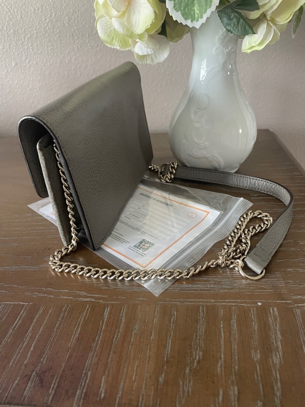 Gucci Gray Pebbled Leather GG Chain Wallet with Gold Hardware - Picture 3 of 12